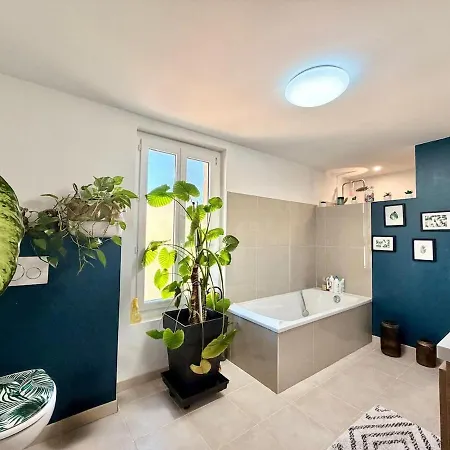 Maison De Charme- Clim - Terrasse - Stationnement *